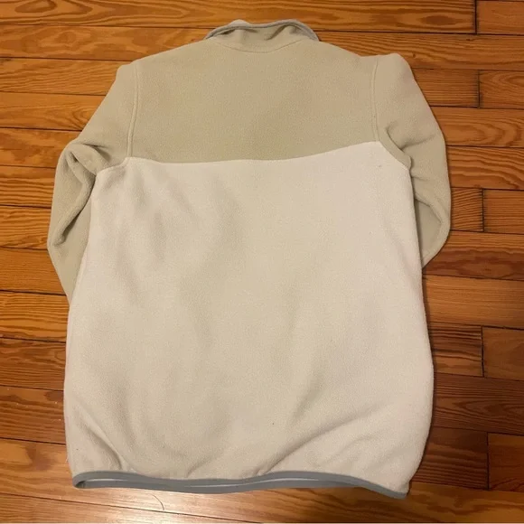 Patagonia Women’s Cream and Gray Sweater - Picture 6 of 6